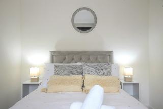 Riverside Lottage Mansions - 1