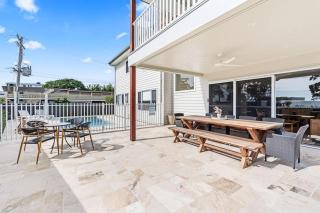 Luxury Family Beachhouse - 2