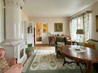 Historic Vicarage By The Lake In Dalskog - 1