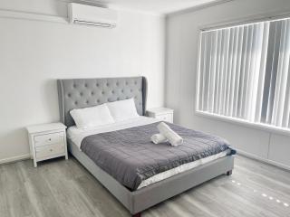 Sunrise Apt 2 - 3BR Family Stay Balcony -Pool View - 4