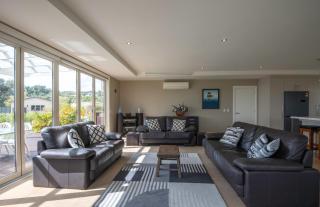 Pohara Heights Executive Holiday Home - 4