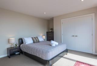 Pohara Heights Executive Holiday Home - 1
