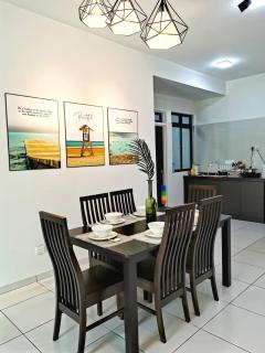 Bukit Indah 12pax Aeon Lego Wi-fi Netflix BySTAY - 3