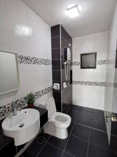 Bukit Indah 12pax Aeon Lego Wi-fi Netflix BySTAY - 4