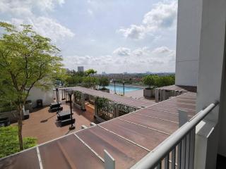 Bukit Indah 12pax Aeon Lego Wi-fi Netflix BySTAY - 8