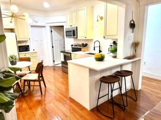 20 min NYC-Modern Private Room-Queen Bed-Parking - 1