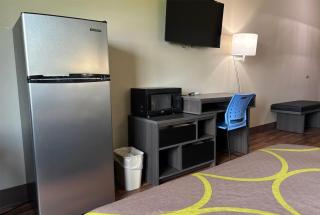 Super 8 by Wyndham Grayville - 3