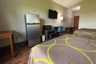 Super 8 by Wyndham Grayville - 2