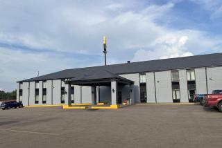 Days Inn & Suites by Wyndham Bloomington/Normal IL - 8