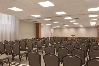Radisson Hotel & Conference Centre Calgary Airport - 3