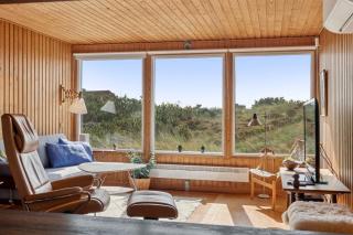 Well-Kept 70S Holiday Home Near The North Sea - 9