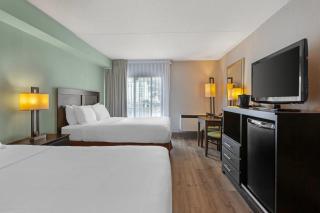 Quality Inn & Suites 5585 Ambler Drive Mississauga Ontario - 1
