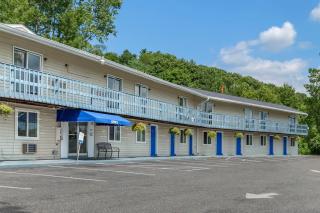 Econo Lodge Lee - Great Barrington - 0