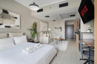 Chic JLT Studio, Lake View, Pool, Metro Access - 0