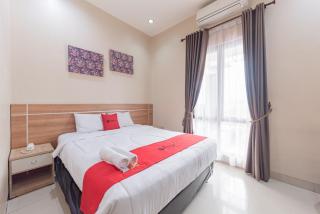 RedDoorz Premium @ Griya Inkoppabri Cisarua Puncak - 0