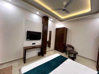 Townhouse Subharti University Meerut Formerly Hotel Celebration - 8