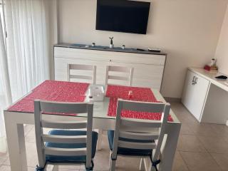 Peaceful, Pet-Friendly Central Apt - 3