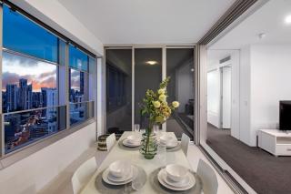 Stunning 2 Bedroom Apartment at Q Tower - lvl 33 - 4