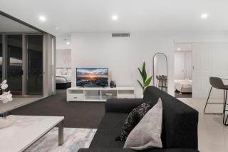 Stunning 2 Bedroom Apartment at Q Tower - lvl 33 - 1