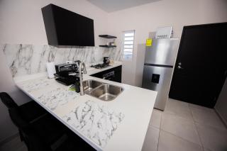 Central 2BR Apartment-10 Min Walk to Mambo Beach - 6