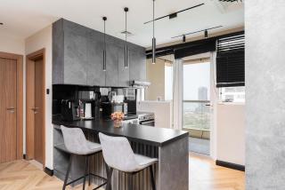 Spacious 2BR Dubai Marina & City Views - 7