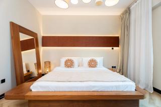 Spacious 2BR Dubai Marina & City Views - 6