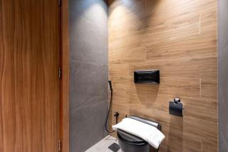 Spacious 2BR Dubai Marina & City Views - 4