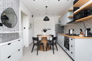 Stylish 1BR Dubai Hills Walk to Park & Mall - 3