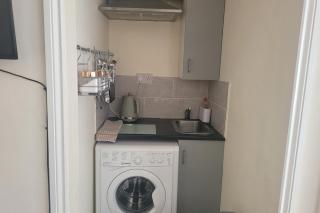 Town Centre Studio - Sleeps 2 - Parking - 9