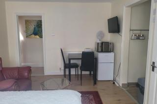 Town Centre Studio - Sleeps 2 - Parking - Reading - 8