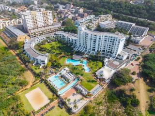 Breakers Resort Apartment 316 by First Private Stays - 7