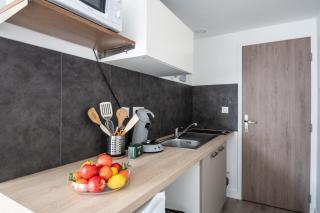 Beautiful Renovated Studio - next to the metro - 8