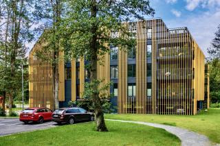 Premium Seaside Escape with Forest View and Free Parking - 1