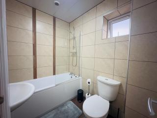 Lovat House - Large 6-Bedroom Property - 2