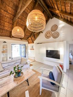 Sandy Bottom Cottage, Langezandt Struisbaai - Coastal escape for up to 6 - 1