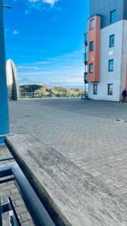 Ground Floor Beach Front Apartment - Swansea - 3
