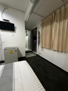Ree corner sukhumvit 23 - 5