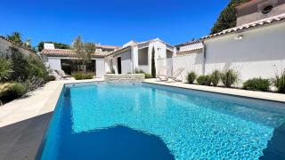 Magnifique villa avec piscine chauffée au centre du village - 9