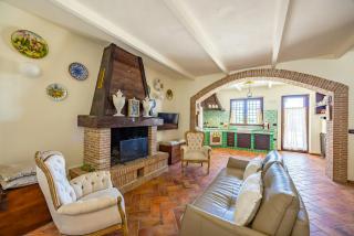 Exclusive Villa With Pool Near Caserta - 2