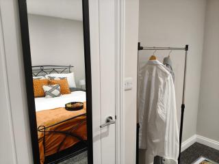 Stylish 2-Bed Home Near A11 - 6