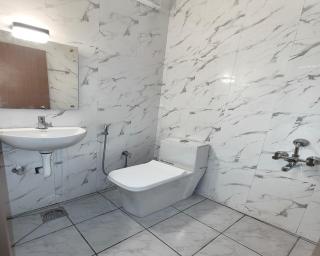 Hotel Royal Inn Near US Consulate, Apollo Hospitals - 8