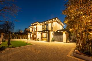 Contemporary style villa - 0