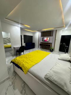 2bedroom duplex in OguduGRA by Magnanimous shortlets 15 mins to the airport - 8
