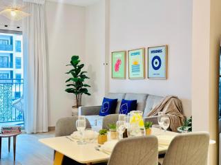 Chic & Cheerful 1BR with Sofa Bed in Waters Edge - 0