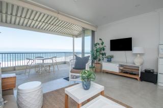 24 Bronze Bay Umhlanga Rocks Beachfront Apartment - Durban - 2