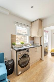 The Earl - Close to City - 3