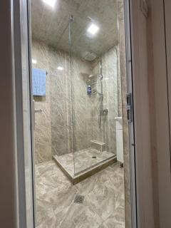 Comfortable 2-bedroom apartment with free parking - 4