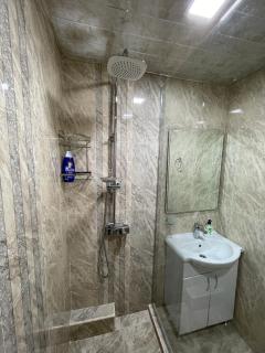 Comfortable 2-bedroom apartment with free parking - 3