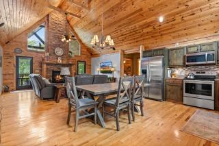 Cozy 3BR Bloff Hytte with Mountain Views and BBQ - 6