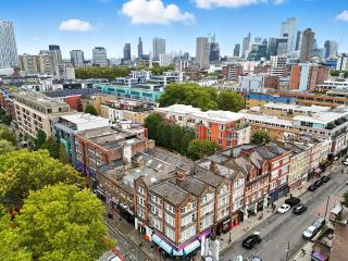 Barbican Lux Apt with Home Cinema Experence by KeyHol Short Let - Up to 8 sleeps - 6